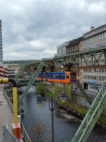 Schwebebahn